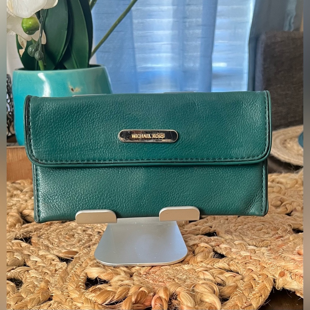 Michael Kors Austin Flat Continental Leather Wallet